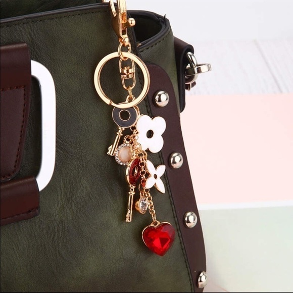 DESIGNER Inspired Flower and Heart Keychain/ Purse Charm - Picture 8 of 8